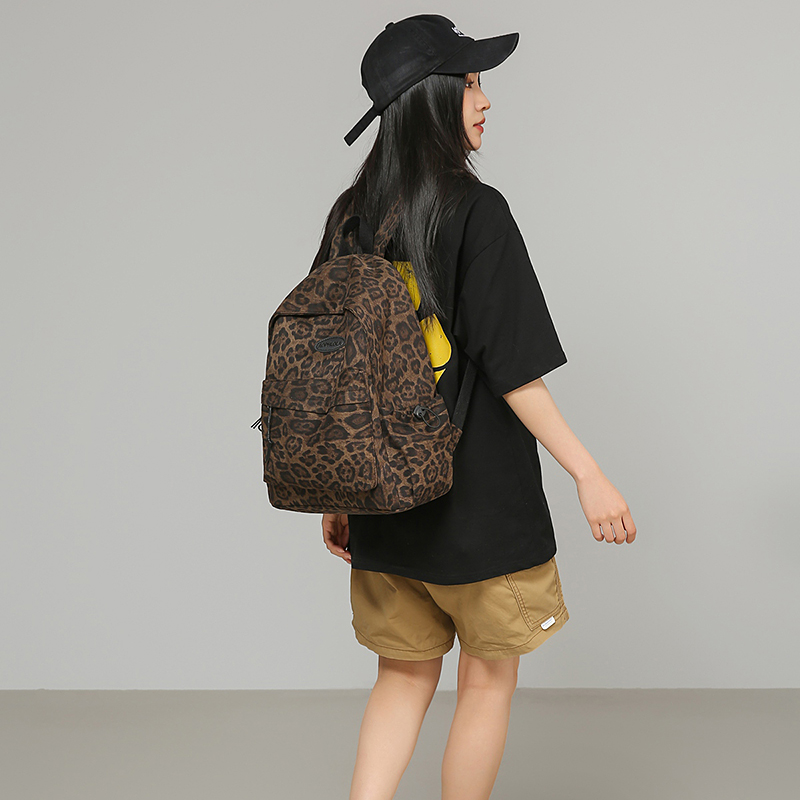 Mochila de Nailon con Estampad - Vintage Fashion In 2025 reseña y precio